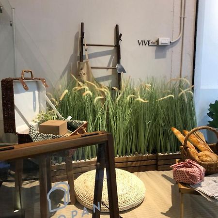 Vive Silom Hotell Bangkok Exteriör bild