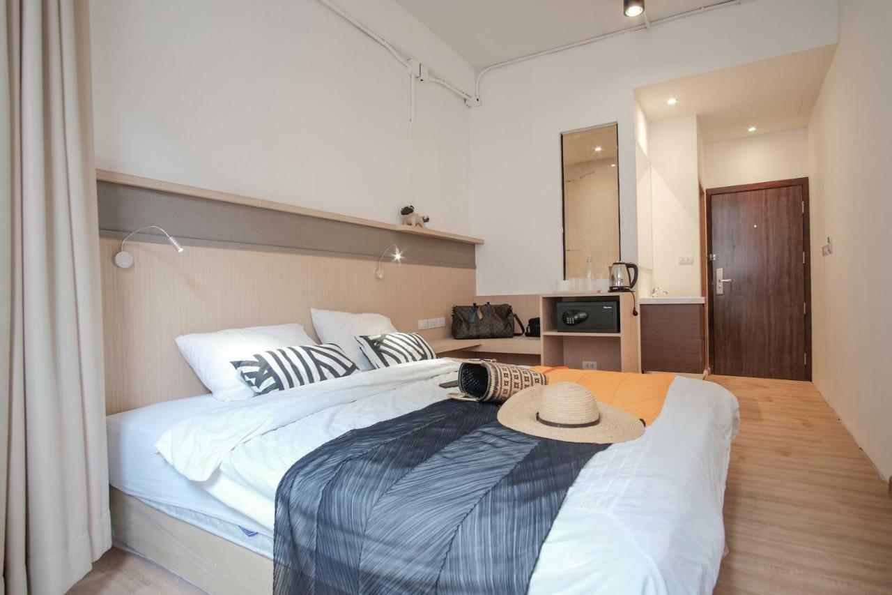 Vive Silom Hotell Bangkok Exteriör bild