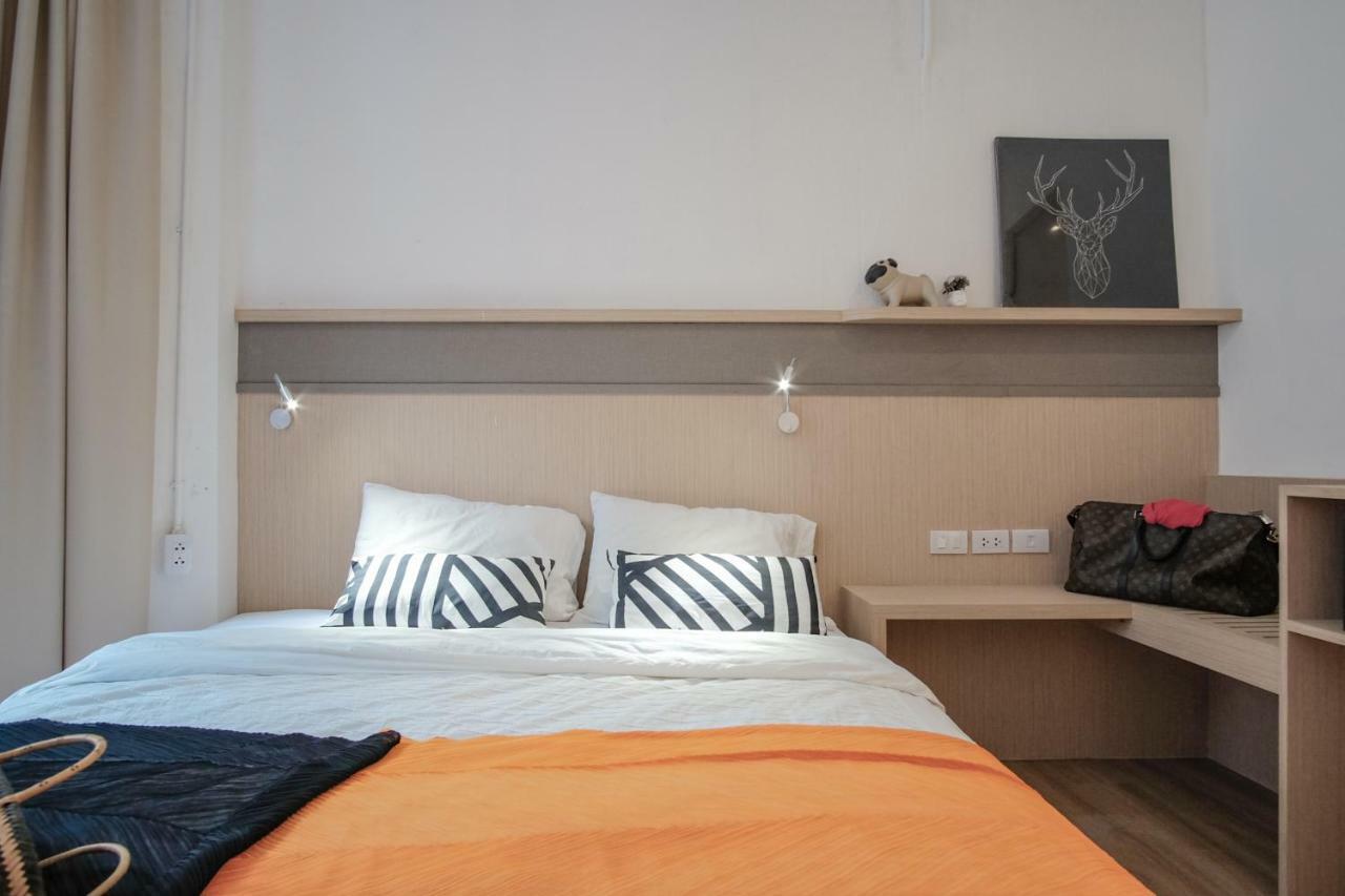 Vive Silom Hotell Bangkok Exteriör bild
