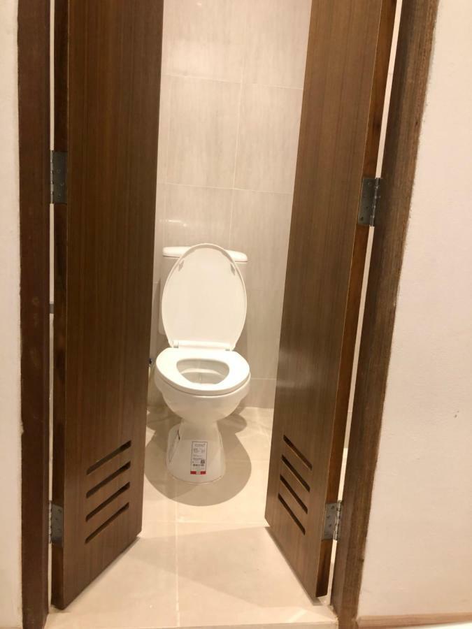 Vive Silom Hotell Bangkok Exteriör bild