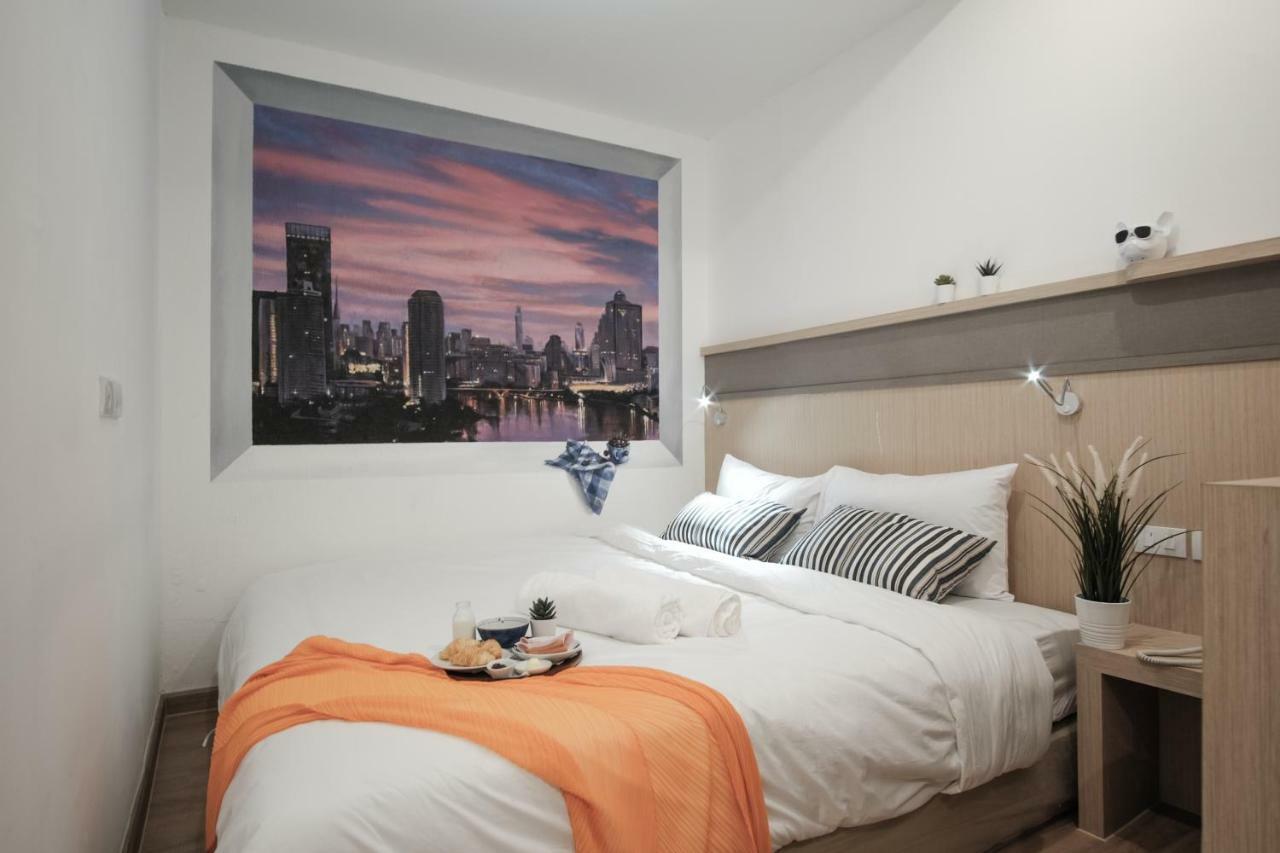 Vive Silom Hotell Bangkok Exteriör bild