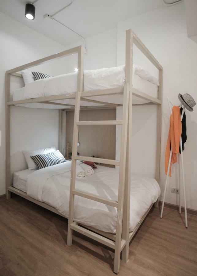 Vive Silom Hotell Bangkok Exteriör bild