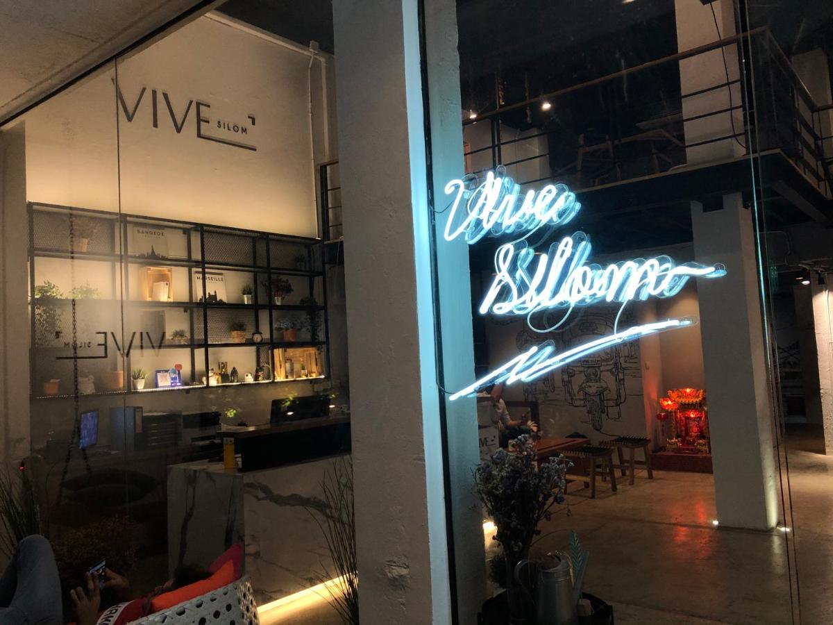 Vive Silom Hotell Bangkok Exteriör bild