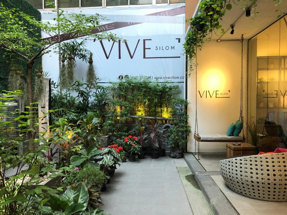 Vive Silom Hotell Bangkok Exteriör bild